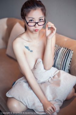 h嗯啊 玉足稚嫩奶娃脚乱女